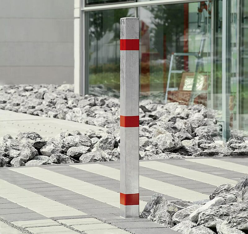 Sperrpfosten CADIZ feuerverzinkt, mit Abschlusskappe aus Stahl