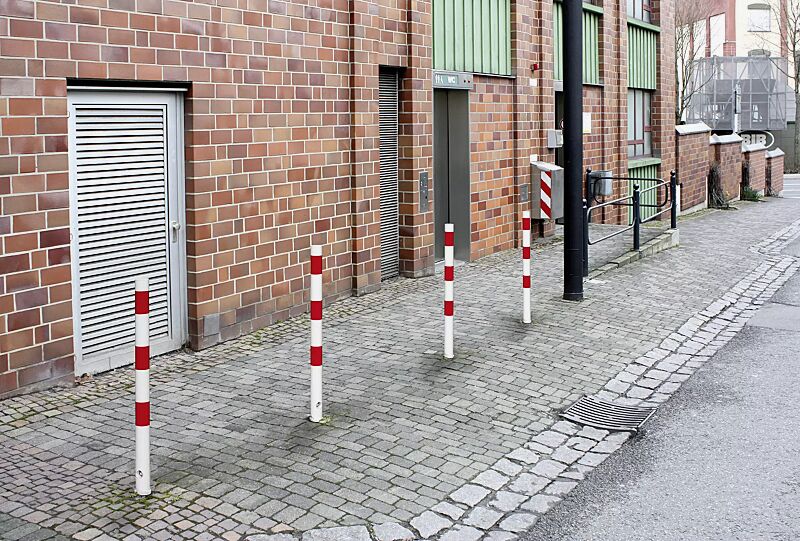 Sperrpfosten GERODA zum Einbetonieren, Ø 60 mm, herausnehmbar aus Bodenhülse mittels Dreikantschloss, feuerverzinkt und pulverbeschichtet