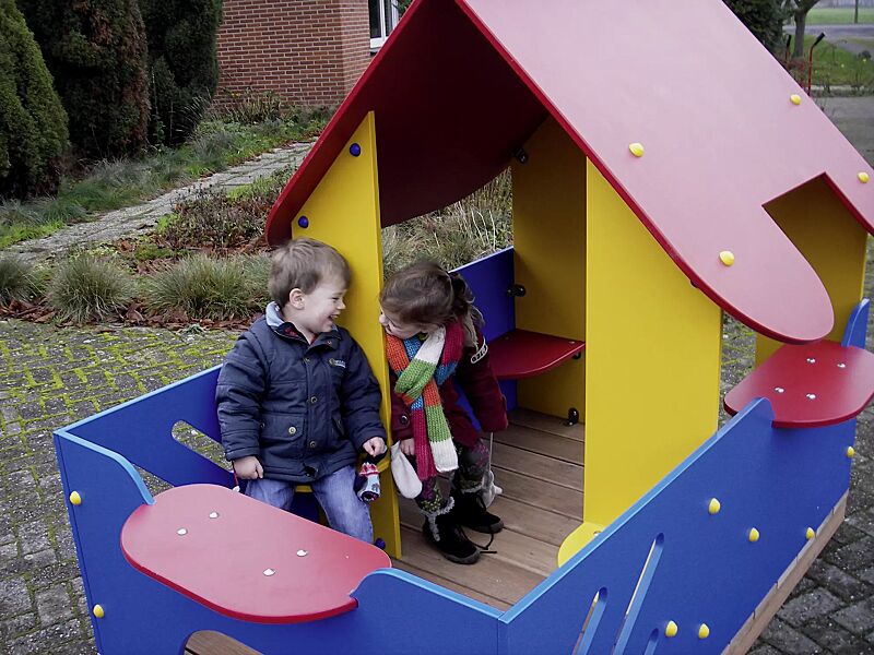 Spielhaus EDITH, mit blauen Seitenwänden