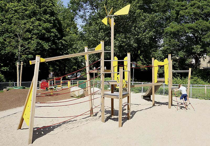 spielkombination-daniel__shoKAT0054563 Spielkombination DANIEL mit weiteren Spielgeräten