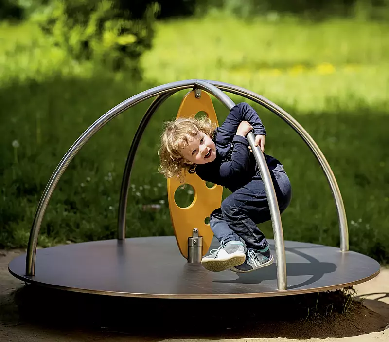 Stehkarussell MEIKO, HDPE-Kunststoffpaneele in signalgelb ähnlich RAL 1003