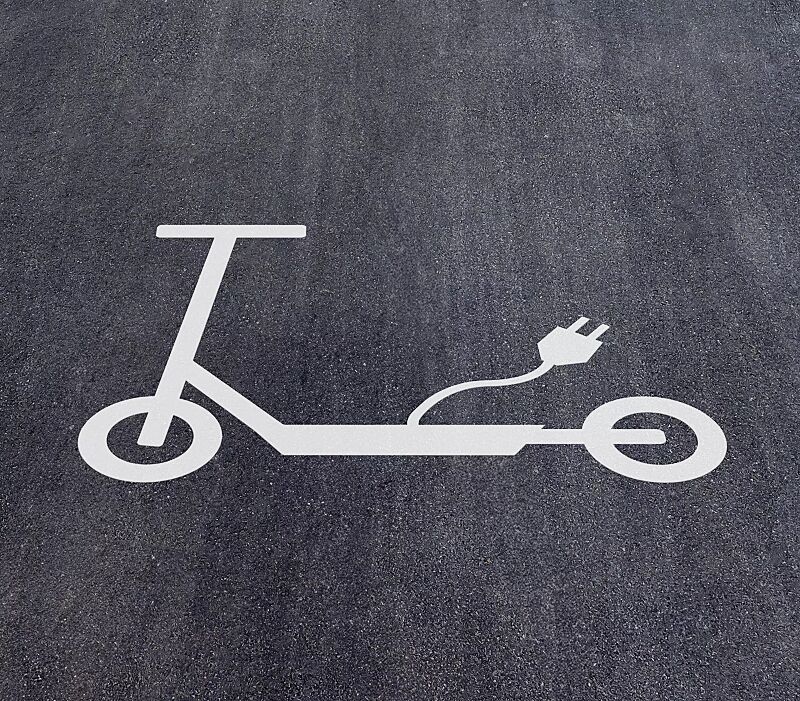 Thermoplastische Markierung E-SCOOTER MIT STECKER