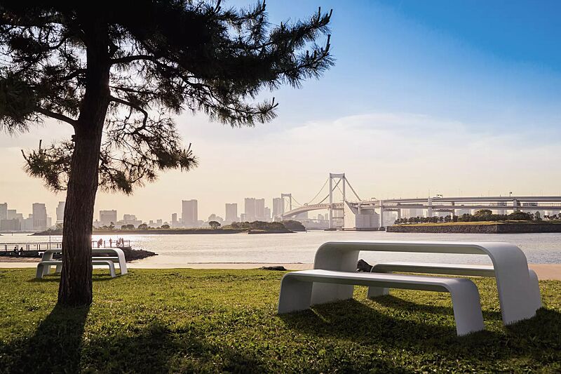 tisch-aurora__shoKAT0042974 Tisch AURORA aus UTC®-Beton, in weiß, mit Sitzbänken ALBA