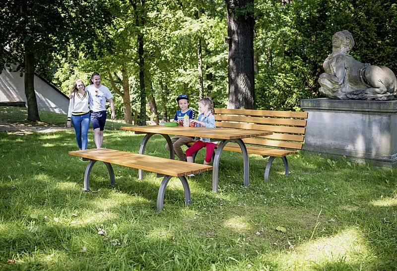 Tisch ELBA und Sitzbänke ELBA ohne und mit Rückenlehne, mit Fichtenholzbelattung