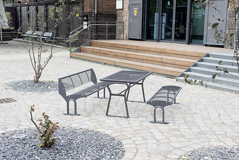 Tisch GAMMA und Sitzbänke TAURUS ohne und mit Rückenlehne, in DB 703 eisenglimmer