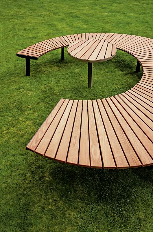 tisch-lago__shoKAT0068875 Tisch LAGO mit Jatobaholzbelattung, Stahlteile in RAL 7006 beigegrau sowie Rundbank LAGO ohne Rückenlehne, Breite 3100 mm, mit Jatobaholzbelattung, Stahlteile in RAL 9005 tiefschwarz