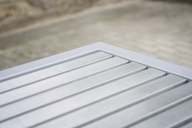 Detail: Edelstahlauflage