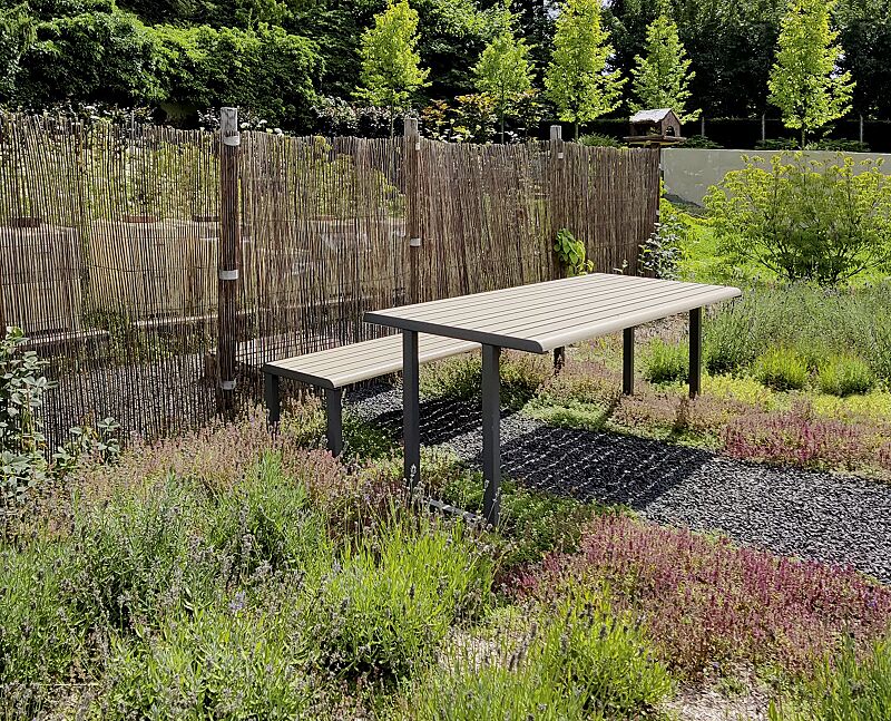 tisch-mantua__shoKAT0068015 Tisch MANTUA und Sitzbank MANTUA ohne Rückenlehne, Aluminium in natürlichem Eschenholzoptik-Effekt, Stahlteile in eisenglimmergrau