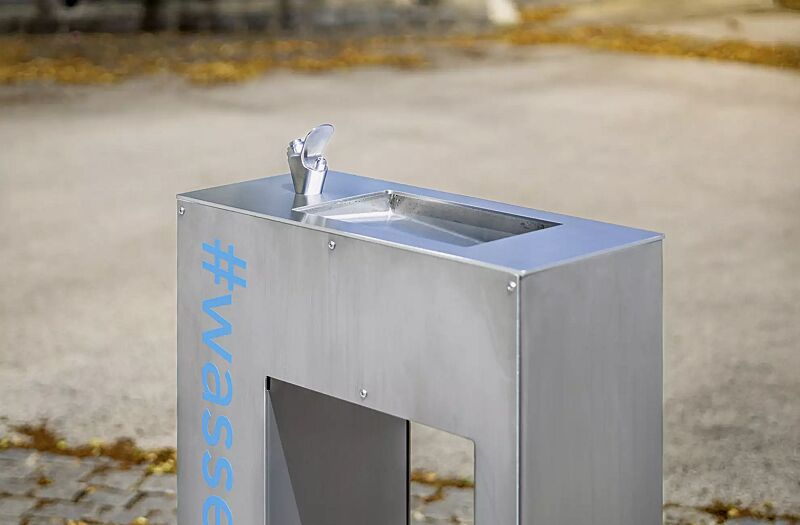 trinkbrunnen-luras__shoKAT0074430 Detail: Trinkmulde und Trinkarmatur