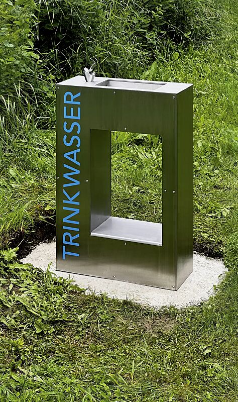 trinkbrunnen-luras__shoKAT0074439 Trinkbrunnen LURAS ohne Hundetrinkschale, aus Edelstahl, mit Beschriftung auf Anfrage