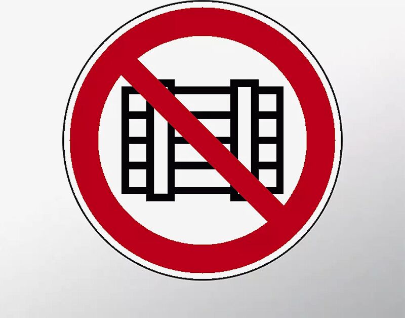 Verbotsschild "Nichts abstellen oder lagern"