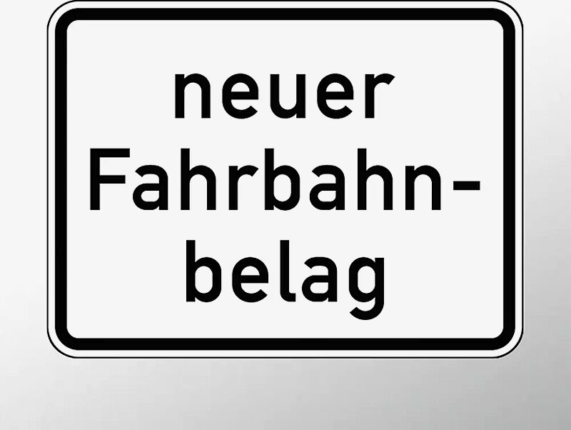 Verkehrszeichen: neuer Fahrbahnbelag