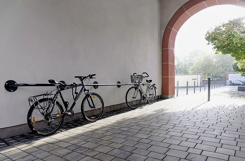 wandanlehnbuegel-jefferson__shoKAT0077109 Wandanlehnbügel JEFFERSON bestehend aus 1 Anfangs-, 3 Mittel- und 1 Endbügel, feuerverzinkt und pulverbeschichtet in RAL 7016 anthrazitgrau