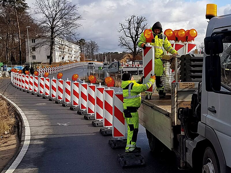 Warnbake TARBES mit und ohne Beleuchtung