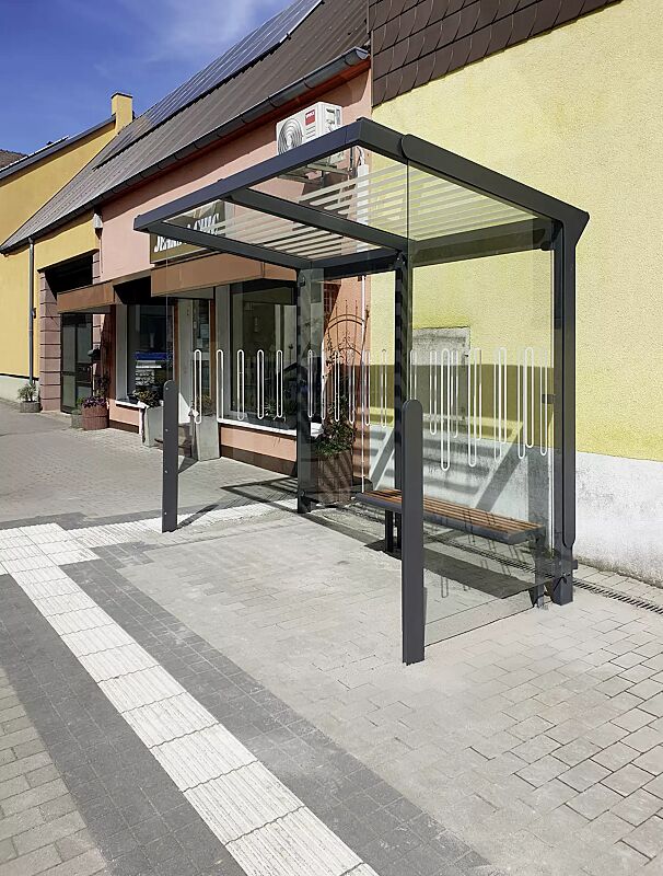 wartehalle-aureo__shoKAT0075369 Wartehalle AUREO, Dachbreite x Dachtiefe 2860 mm x 1855 mm, Rück- / Seitenwände ESG, Klarglas mit Scheibendekor, inkl. Sitzbank, Stahlkonstruktion in DB 703 eisenglimmer