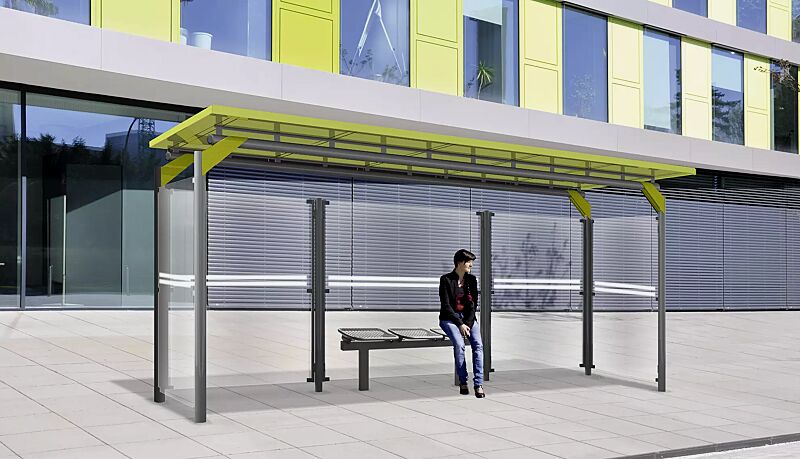 wartehalle-matrix__shoKAT0031202 Wartehalle MATRIX, Dachbreite x Dachtiefe 5090 mm x 2250 mm, Dacheindeckung Stahlblechkassetten in RAL 1012 zitronengelb, Rück- / Seitenwände ESG, Klarglas mit Siebdruckstreifen, Drahtgittersitz TARVIS, Stützenköpfe und Dacheindeckung farblich abgesetz...