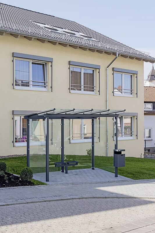 wartehalle-pegasus__shoKAT0030364 Wartehalle PEGASUS Dachbreite x Dachtiefe 3300 mm x 2000 mm, Stahlkonstruktion feuerverzinkt und pulverbeschichtet inkl. Rück- / Seitenwände ESG, Klarglas, Dacheindeckung VSG, Klarglas Wartehalle PEGASUS, Dachbreite x Dachtiefe 3300 mm x 2000 mm, Rück...