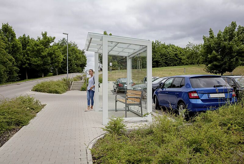 Wartehalle PICTOR, Dachbreite x Dachtiefe 2400 mm x 1800 mm, Rück- / Seitenwände ESG, Klarglas, Stahlkonstruktion in RAL 7035 lichtgrau