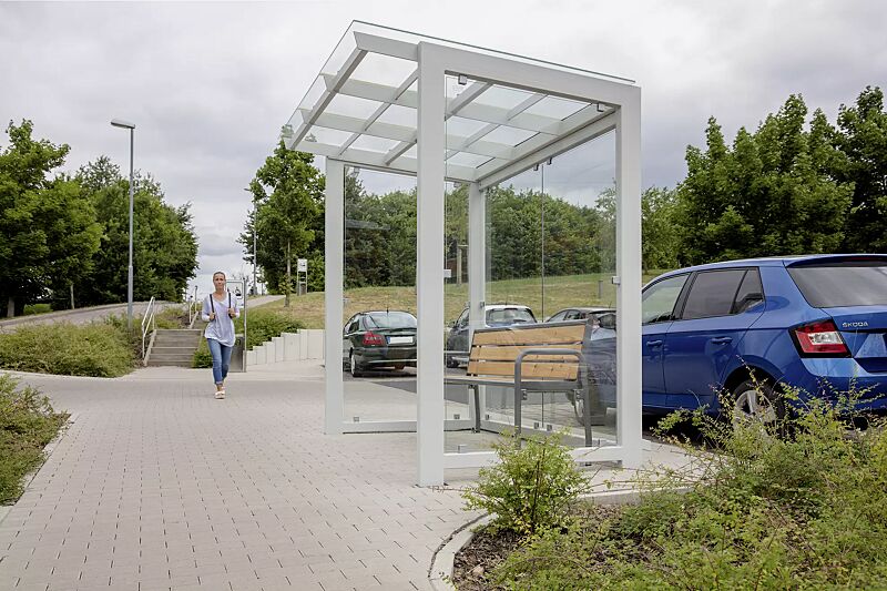 Wartehalle PICTOR, Dachbreite x Dachtiefe 2400 mm x 1800 mm, Rück- / Seitenwände ESG, Klarglas, Stahlkonstruktion in RAL 7035 lichtgrau