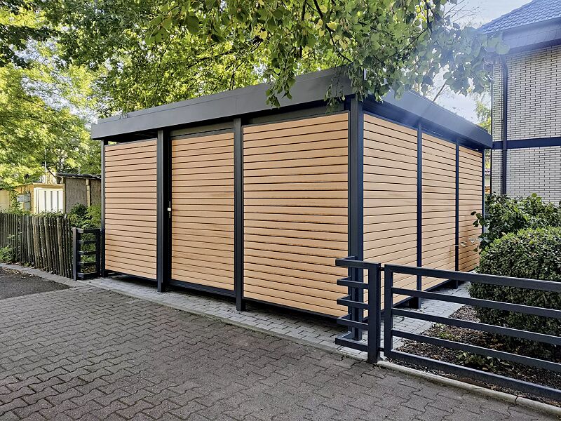 wertstoffueberdachung-flexi-box__shoKAT0071317 Wertstoffüberdachung FLEXI-BOX, Dachbreite x Dachtiefe 4800 mm x 4800 mm, Wand- / Türelemente WPC-Profil Ingwer, Stahlkonstruktion in RAL 7016 anthrazitgrau