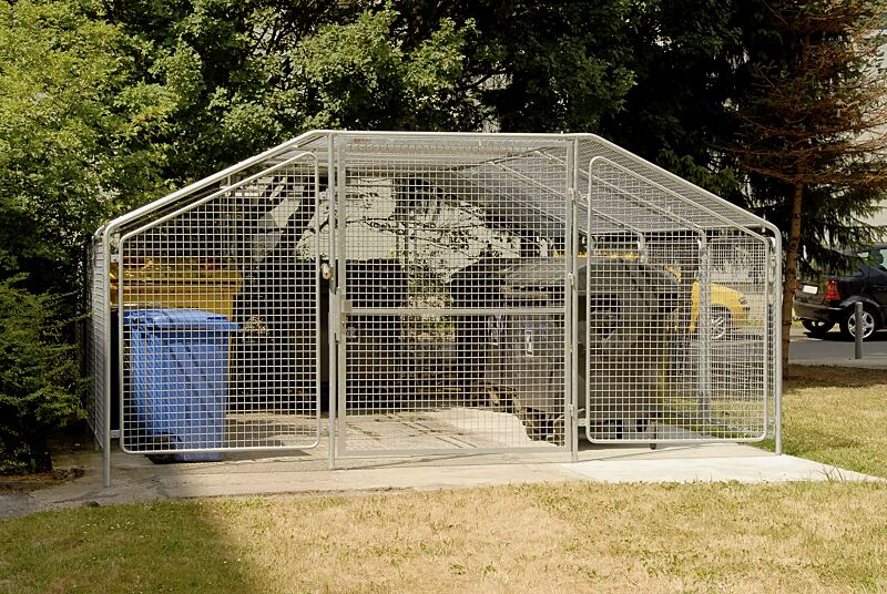 wertstoffueberdachung-sputnik__shoKAT0001141 Wertstoffüberdachung SPUTNIK für 8 Stück 4-Rad-Abfallgroßbehälter, Dachbreite x Dachtiefe 4750 mm x 6000 mm, Stahlkonstruktion feuerverzinkt