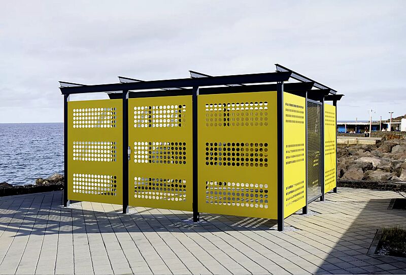 wertstoffumhausung-flexi-box__shoKAT0042850 Wertstoffumhausung FLEXI-BOX, Dachbreite x Dachtiefe 4900 mm x 4900 mm, für 6 Stück Abfallgroßbehälter, Stahlkonstruktion in RAL 7016 anthrazitgrau, mit Wandelementen aus Stahlblech mit Kreislochmuster in RAL 1023 verkehrsgelb und einem Wandelement aus...