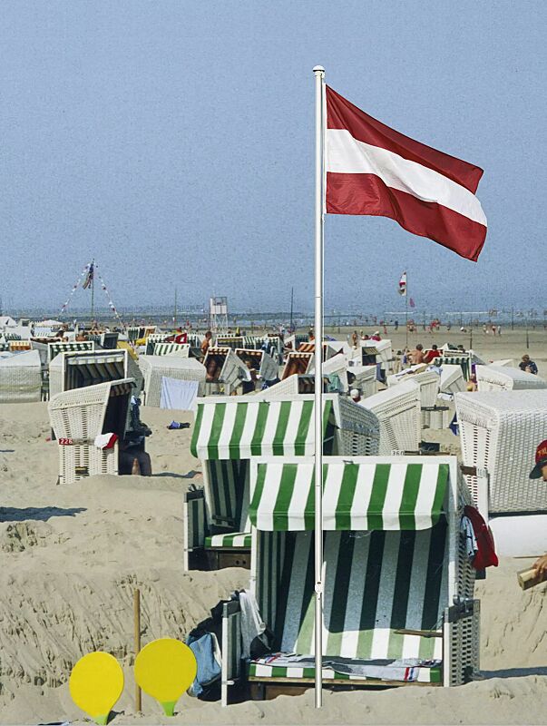 zylindrischer-aluminium-fahnenmast-mobil__shoKAT0010216 Fahnenmast MOBIL mit außenliegender Hissvorrichtung