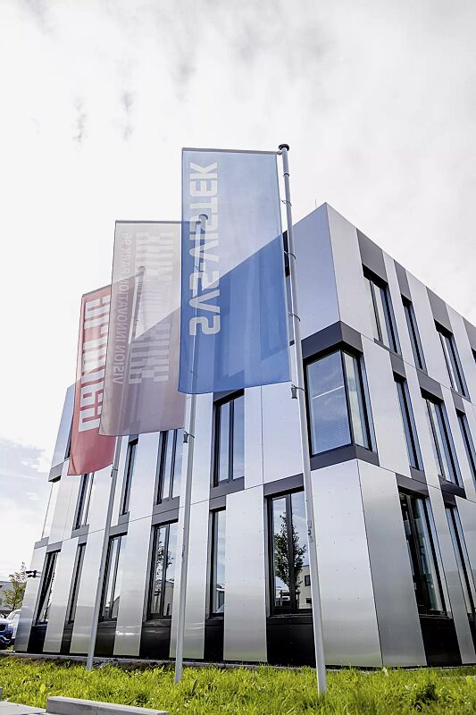 Zylindrischer Aluminium-Fahnenmast VARIATION mit Ausleger